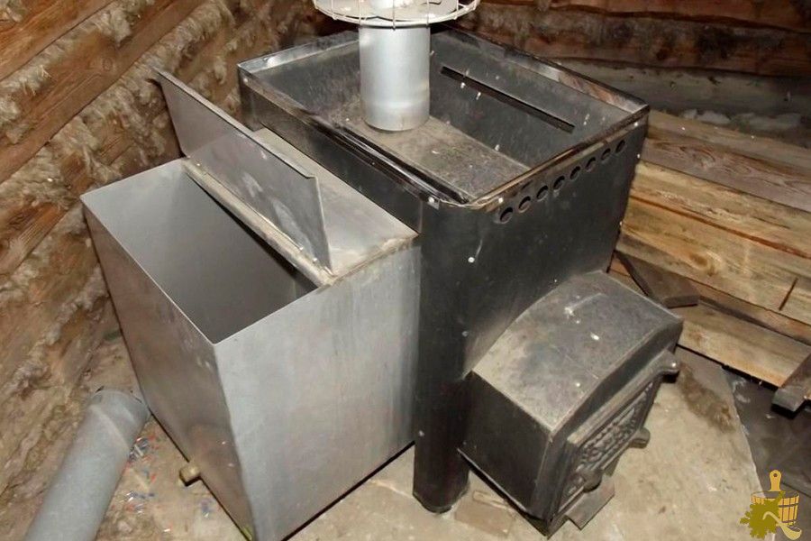 Бак для воды в баню: важные критерии выбора и основные правила монтажа