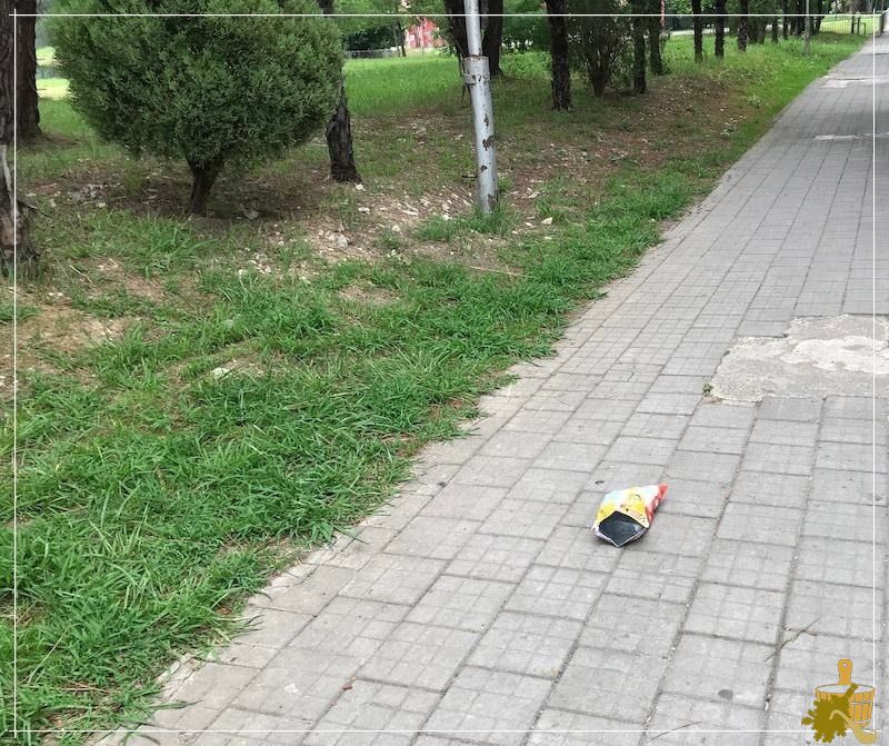 Отдыхать можно не только в бане — Курортный городок в Адлере (отдыхать, можно, только, баня, курортный) мусор