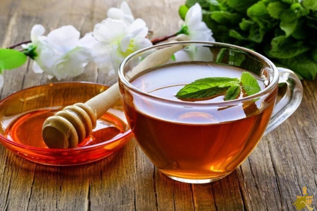 Вкусно и полезно: пять традиционных рецептов сбитня для бани