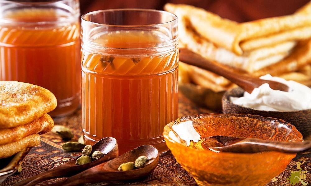 Вкусно и полезно: пять традиционных рецептов сбитня для бани